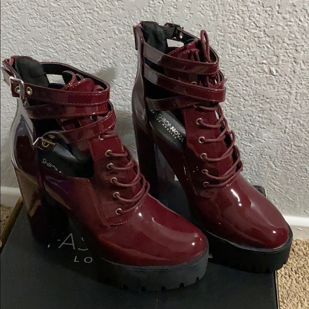 Wine biker boot